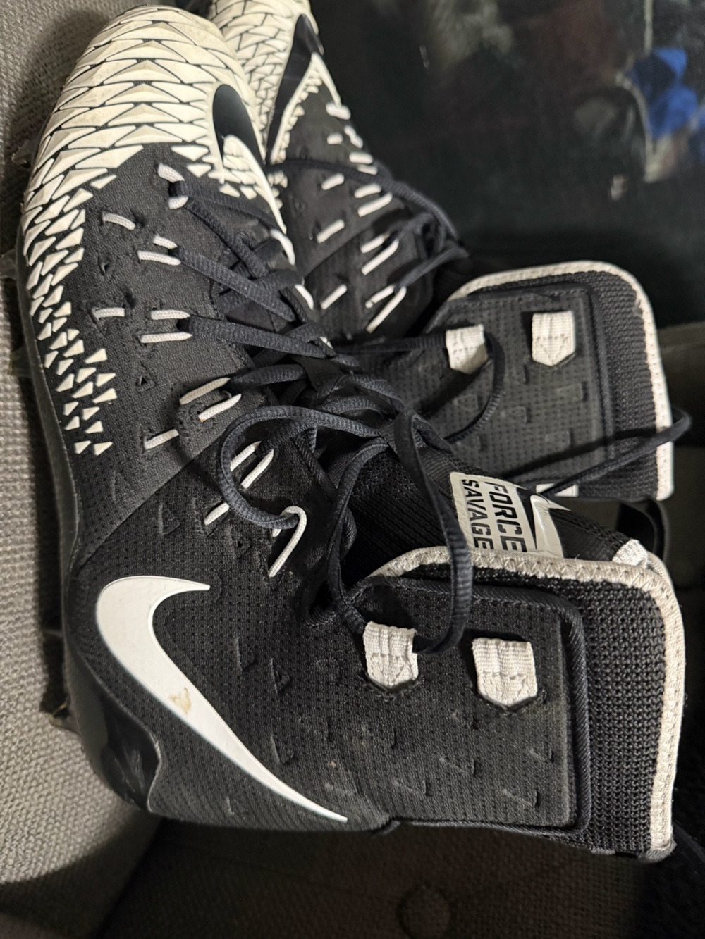 Nike Men's Black and White Athletic Cleats